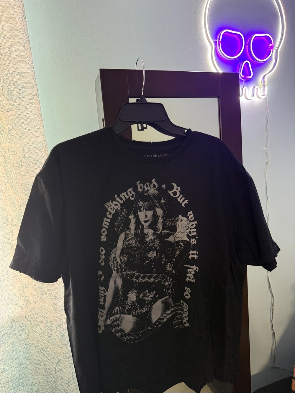 Official Taylor Swift RARE Distressed Tour Shirt (Cropped) size XXL